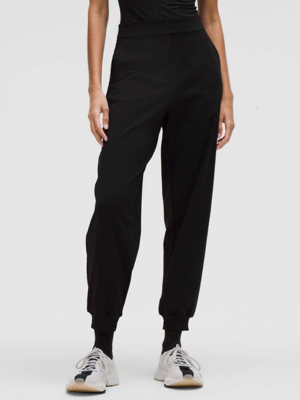 Medium, BNWT Lululemon Daydrift High-Rise Jogger Short, Black